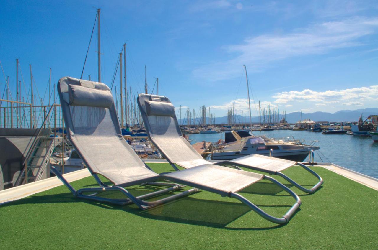 Houseboat Cagliari Hotell Exteriör bild