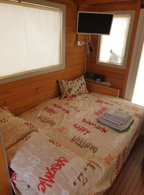 Houseboat Cagliari Hotell Exteriör bild