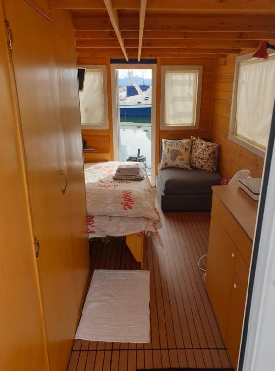 Houseboat Cagliari Hotell Exteriör bild